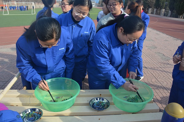 公司組織慶?！叭恕眿D女節(jié)活動